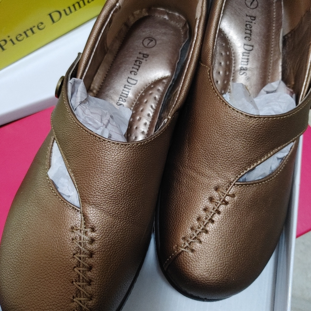 Shoes in Bronze color